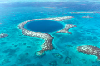 https://media.ae-erlebnisreisen.de/original/sm/belize-belize-barrier-reef-blue-hole.jpg