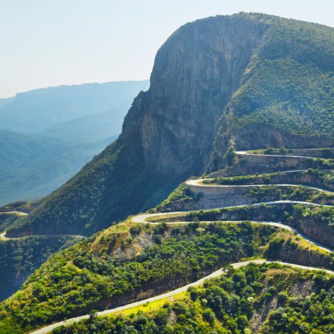 Die berühmten Haarnadelkurven des Leba Pass