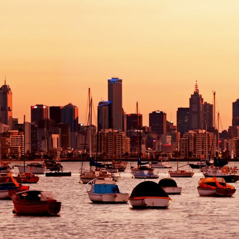 Die Skyline von Melbourne in der Abenddämmerung, Australien