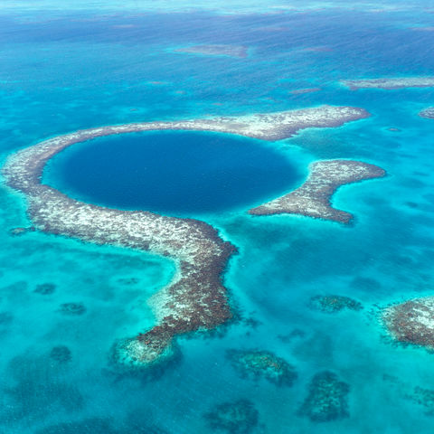 Einer der legendärsten Tauchplätze der Welt: Blue Hole, Belize