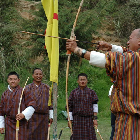 Beim Bogenschießen, Bhutan