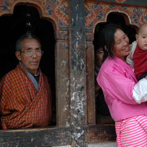 Familie mit Baby, Bhutan