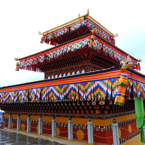 Der Tempel, der zu Fuße des 51 m hohen, goldenen Buddha Dordenma gelegen ist, Thimphu, Bhutan