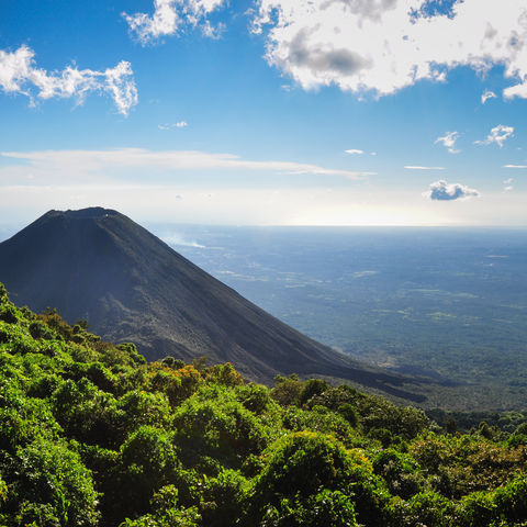 Leuchtturm des Pazifiks: Izalco Vulkan im Cerro Verde Nationalpark, El Salvador