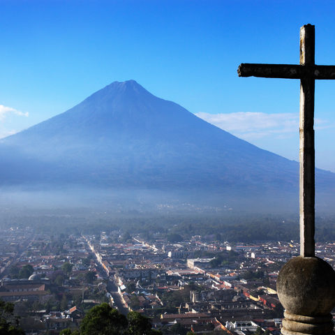 Vom Cerro de la Cruz hat man den besten Blick über Antigua, Guatemala