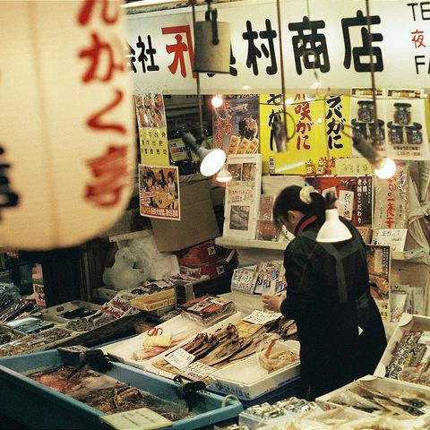 Marktbesuch in Hokkaido@cindy-chan-auf-unsplash, Japan