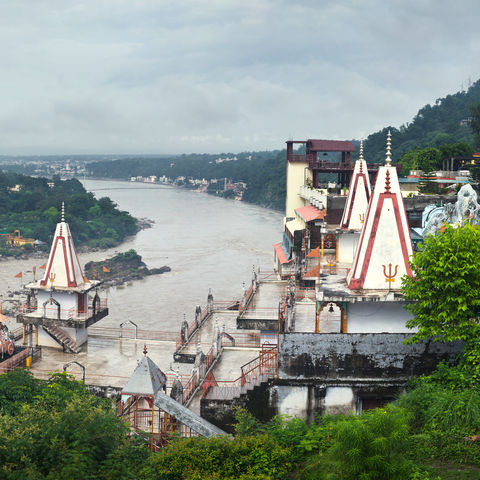 Blick auf den Ganges in Rishikesh, Indien