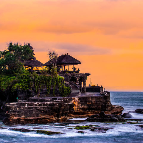 Hindu-Tempel Tanah Lot bei Sonnenuntergang, Indonesien