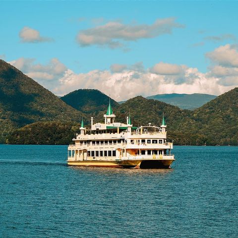 Bootsausflug auf dem Toya See@aestelle-auf-unsplash, Japan