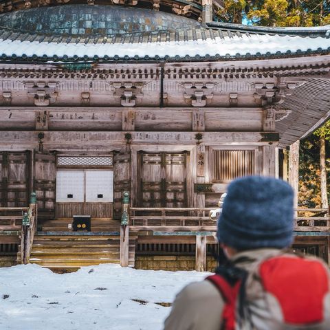 Tempel-Wanderung auf dem heiligen Koya-sa@Romeo A auf 
Unsplash, Japan