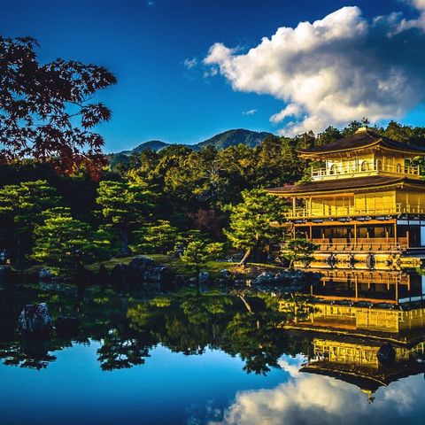 Der berühmte Goldene Pavillon in Kyoto@Erik Eastman Unsplash, Japan