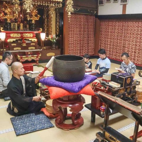Mönche im Geben im Kakurinbo Tempel@Kakurinbo, Japan