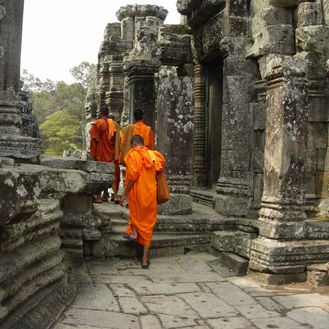 Mönche am Bayon Tempel, Kambodscha