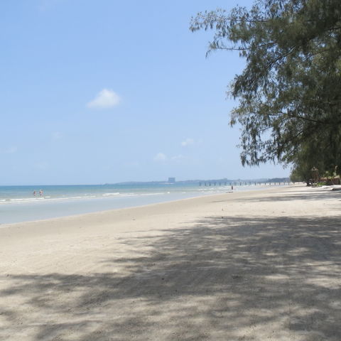 Weite Strandabschnitte in Sihanoukville, Kambodscha