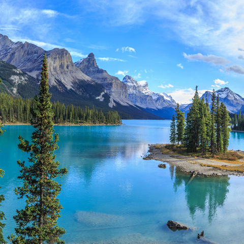 Traumkulisse: die kleine (Halb-)insel Spirit Island auf dem Maligne Lake im Jasper Nationalpark, Alberta, Kanada