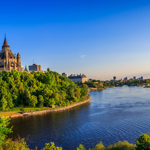 Panoramaausblick über Ottawa und den Parliament Hill, Kanada