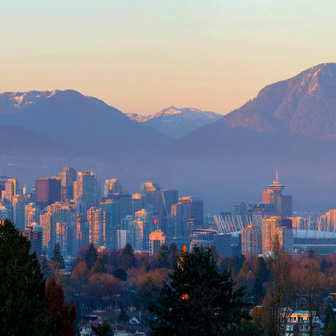 Skyline von Vancouver am Abend, Kanada