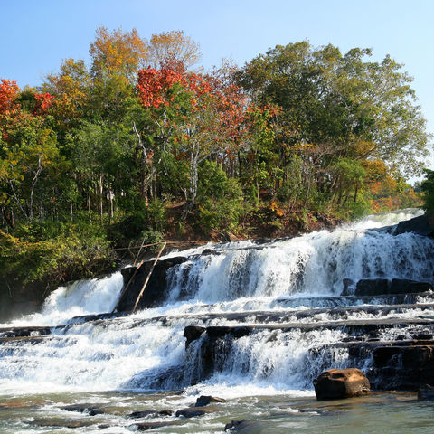 Tad Lo Wasserfall auf dem Bolaven Plateau, Laos