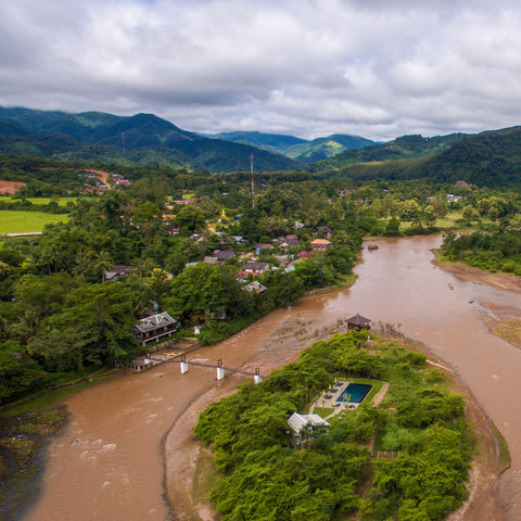 Muang La und die Muang La Lodge mit ihrer privaten Sandbank, Laos