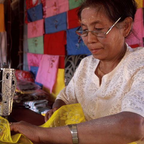 Burmesische Schneiderin, Myanmar