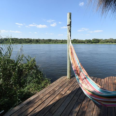 Entspannen im Ngepi Camp im Caprivi Streifen, Namibia