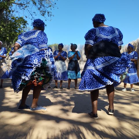 Tanzende Frauen in Namibia, Namibia
