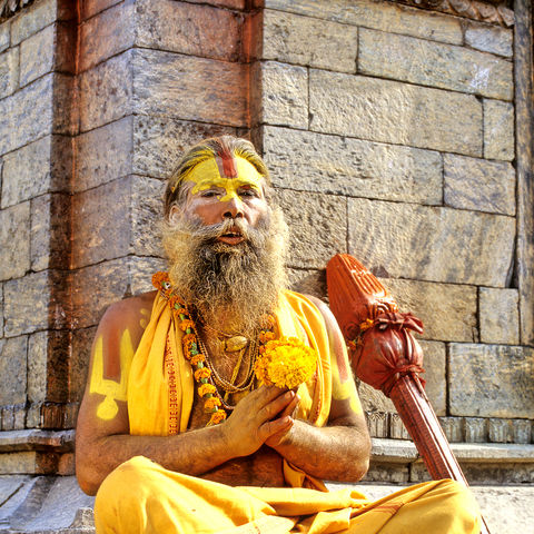 Sadhu vor dem Pashupatinath Tempel, Nepal