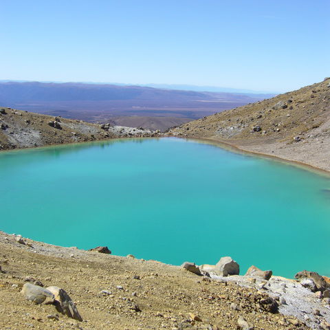 Kontrastreiche Kraterseen im Tongariro Nationalpark, Neuseeland