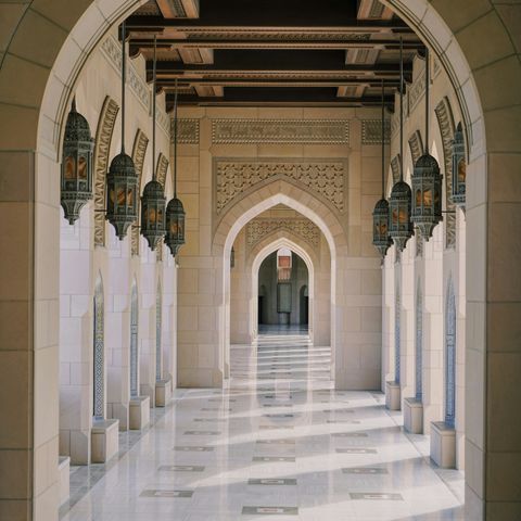 Gang in der großen Moschee in Muscat, Oman