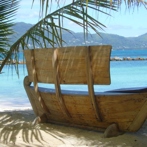 Bank mit Blick aufs Meer, Seychellen