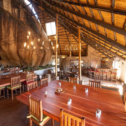 Restaurant der Matobos Big Cave Lodge, Simbabwe