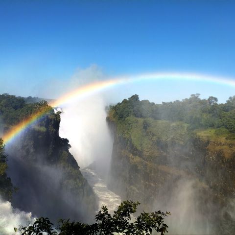 Regenbogen über den Victoriafällen, 