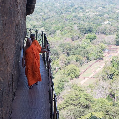 Mönche auf dem Löwenfelsen, Sigiriya, Sri Lanka