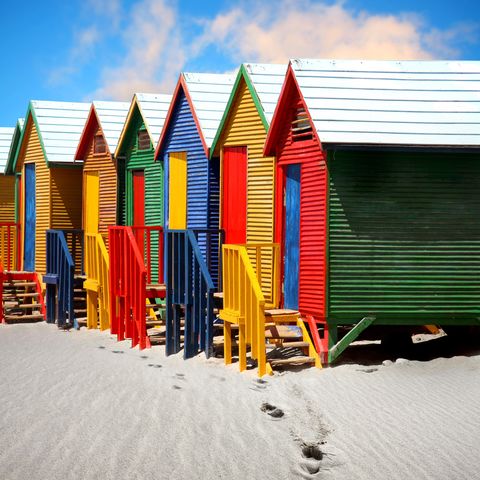 Bunte Strandhäuser in St. James, Kapstadt, Südafrika