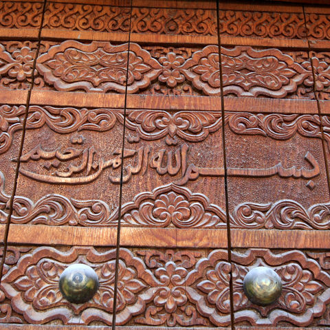 Verzierte Tür einer Moschee, Tadschikistan