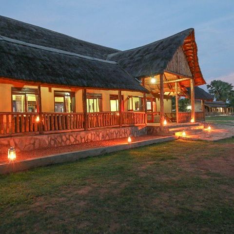 Pakuba Safari Lodge in der Dämmerung, Uganda