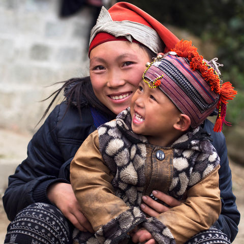 Rote Dao Frau mit Kind, Vietnam